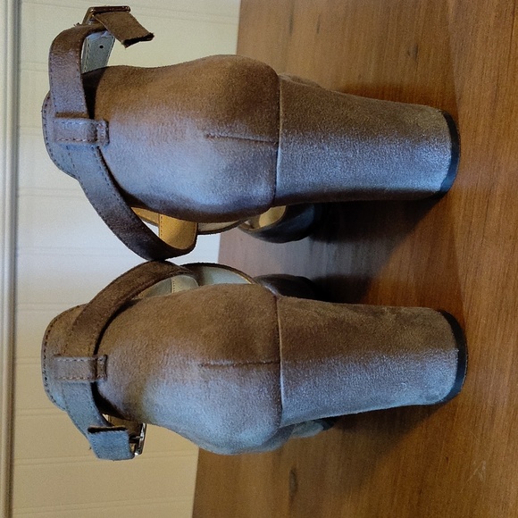 Strappy Peep Toe Heeled Sandals - Picture 3 of 9